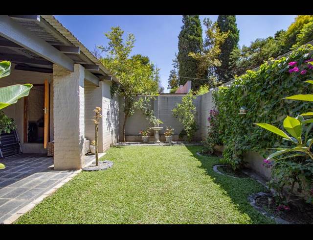 9 BEDROOM HOUSE FOR SALE IN BEAULIEU